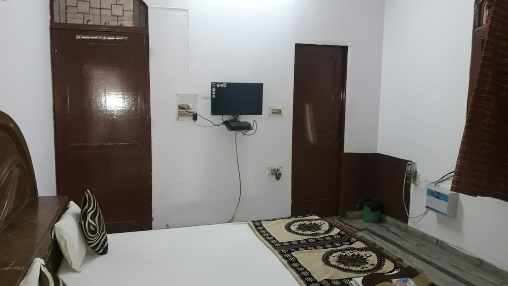 Oyo Rajdhani Guest House Faridabad Exterior photo