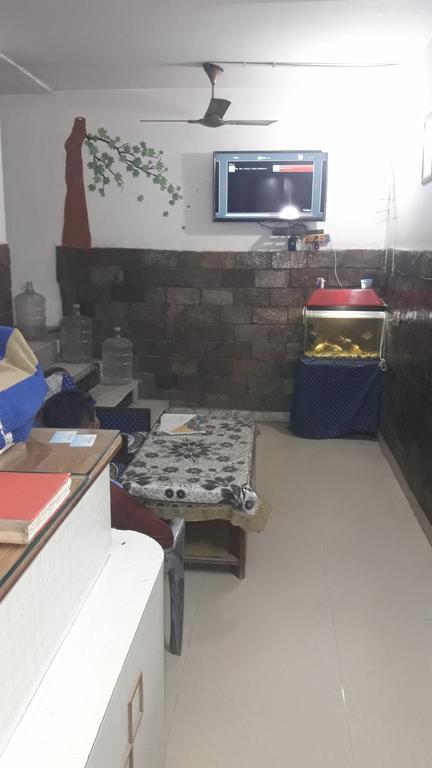Oyo Rajdhani Guest House Faridabad Exterior photo