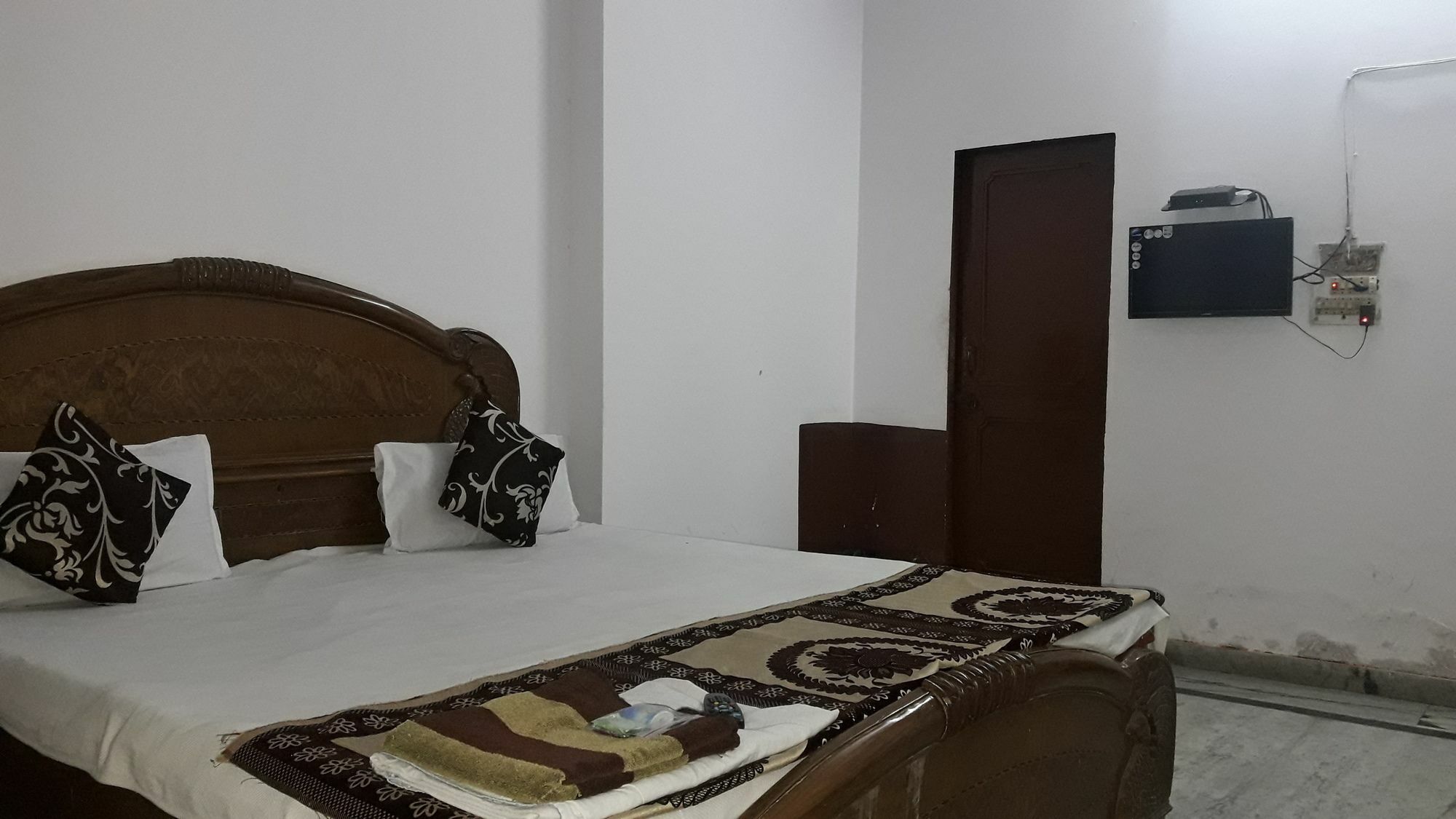 Oyo Rajdhani Guest House Faridabad Exterior photo