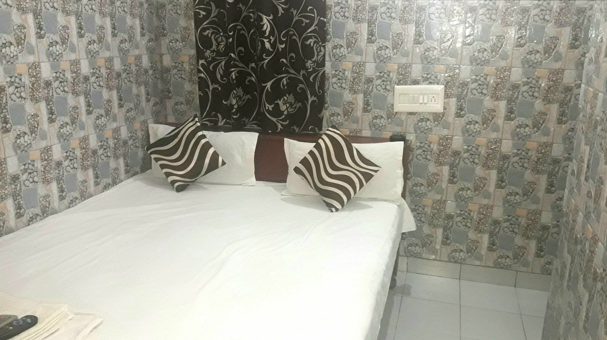 Oyo Rajdhani Guest House Faridabad Exterior photo